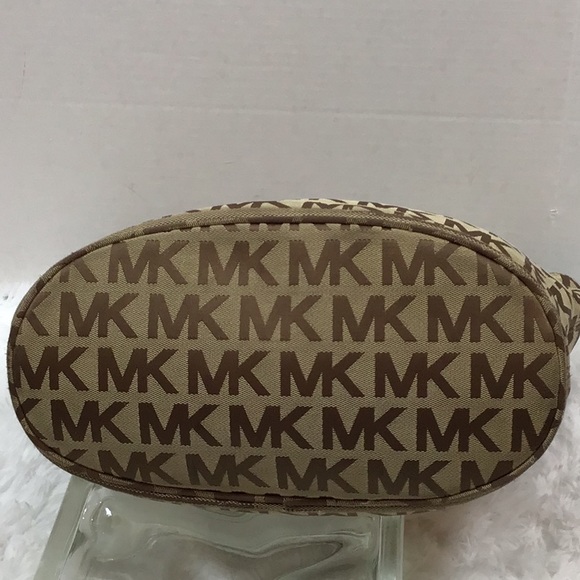 Michael Kors khaki signature shoulder tote - Picture 7 of 13